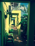 BAGOS ECO RETREAT & CAFE