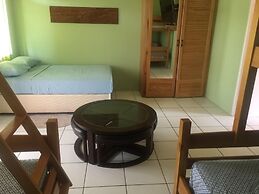 BAGOS ECO RETREAT & CAFE