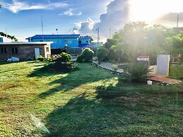 BAGOS ECO RETREAT & CAFE