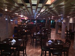 BAGOS ECO RETREAT & CAFE