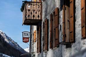 Hôtel Aiguille de La Tza