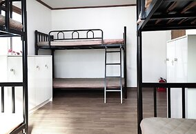 Guesthouse Enoch - Hostel