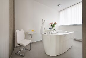 PREMIUM Wellness & Wine Hotel