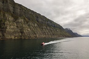 Svalbard Hotell - The Vault