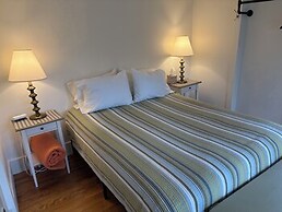 Hawks House Inn