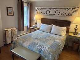 Hawks House Inn