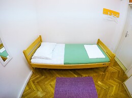 Whole Wide World Hostel & Bar