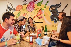 Whole Wide World Hostel & Bar