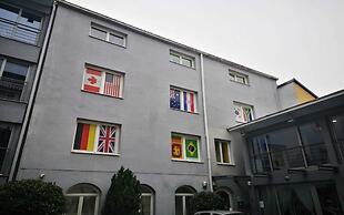 Whole Wide World Hostel & Bar