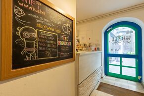 Whole Wide World Hostel & Bar