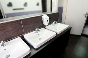 Whole Wide World Hostel & Bar