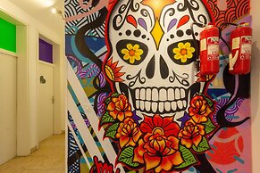 Whole Wide World Hostel & Bar