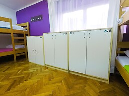 Whole Wide World Hostel & Bar