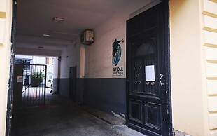 Whole Wide World Hostel & Bar