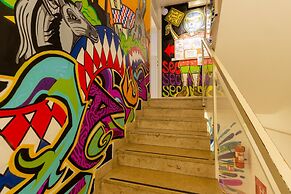 Whole Wide World Hostel & Bar