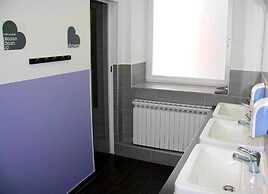 Whole Wide World Hostel & Bar