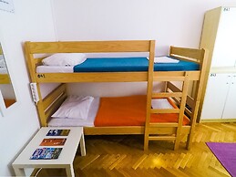 Whole Wide World Hostel & Bar