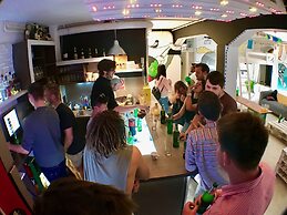 Whole Wide World Hostel & Bar