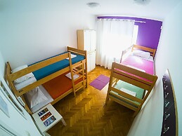 Whole Wide World Hostel & Bar