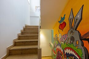 Whole Wide World Hostel & Bar