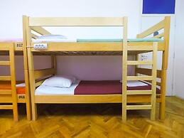 Whole Wide World Hostel & Bar