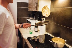 Whole Wide World Hostel & Bar