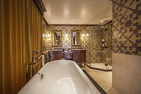 Heritage Line Anawrahta Cruise