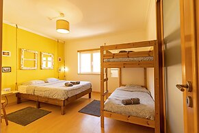 Pineapple Surf House - Hostel