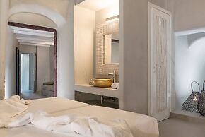 Mythical Blue Luxury Suites