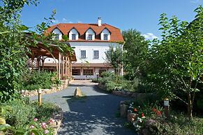 Babiččina Zahrada Penzion & Restaurace