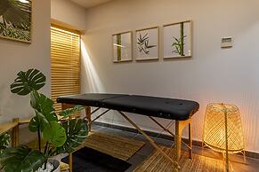 Athenian Riviera Hotel & Suites