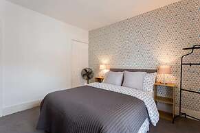 Ashton House, Luton - inhabit short stays