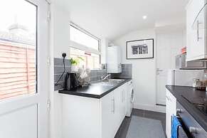 Ashton House, Luton - inhabit short stays