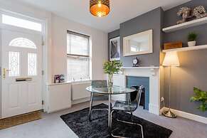 Ashton House, Luton - inhabit short stays