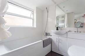 Ashton House, Luton - inhabit short stays