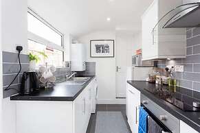 Ashton House, Luton - inhabit short stays