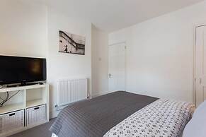 Ashton House, Luton - inhabit short stays