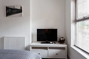 Ashton House, Luton - inhabit short stays