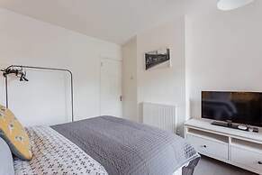 Ashton House, Luton - inhabit short stays