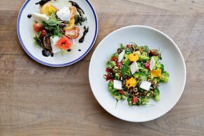 Kimpton Rowan Palm Springs Hotel by IHG