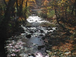 1896 House Country Inn & Motels