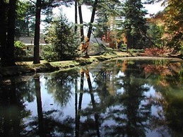 1896 House Country Inn & Motels