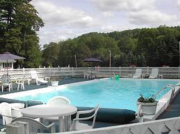 1896 House Country Inn & Motels