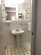 1896 House Country Inn & Motels