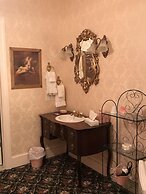 1896 House Country Inn & Motels