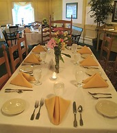 1896 House Country Inn & Motels