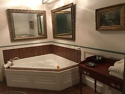 1896 House Country Inn & Motels