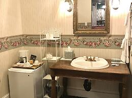 1896 House Country Inn & Motels