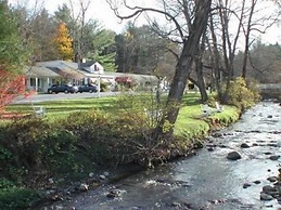 1896 House Country Inn & Motels