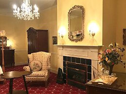 1896 House Country Inn & Motels